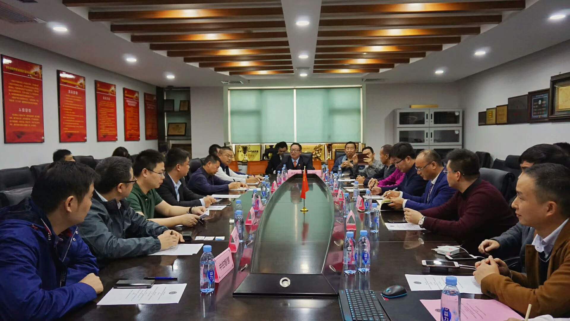 祝贺米兰科技荣获“2017年中国警用装备十大品牌”