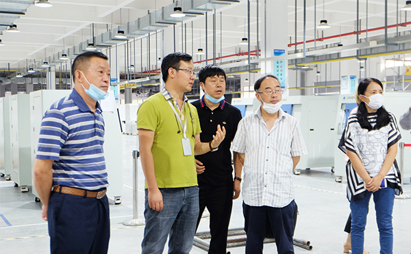 重庆市北碚区一行领导对米兰科技总部进行参观调研