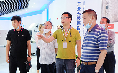 重庆市北碚区一行领导对米兰科技总部进行参观调研